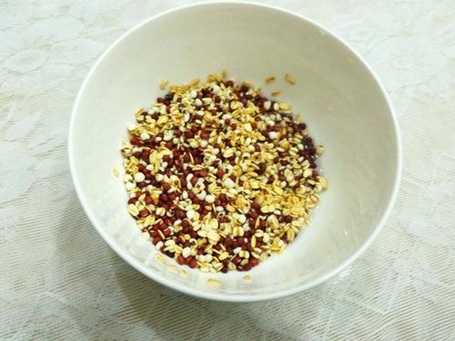 【红豆薏米燕麦粥】步骤2