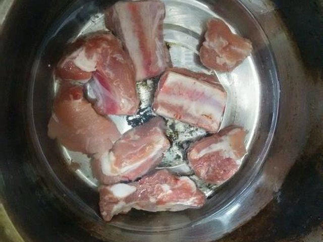 【宝宝食品 排骨板栗粥】步骤1