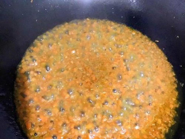 【宝宝食谱：胡萝卜鸡蛋米汤羹】步骤3