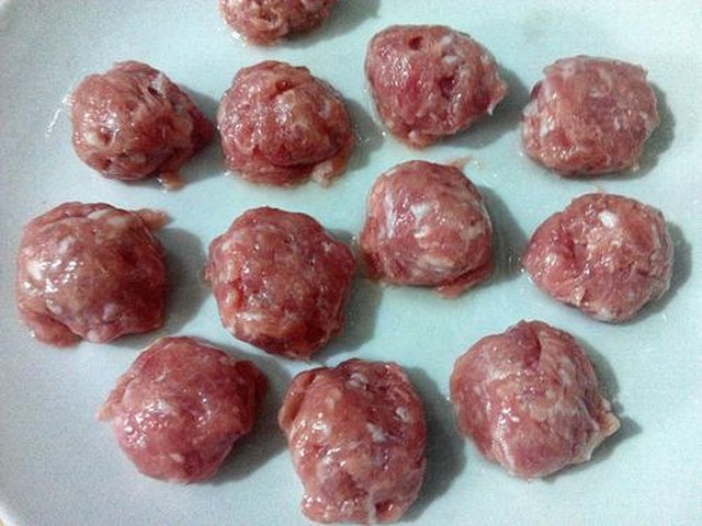 【豆苗口蘑肉丸汤】步骤4