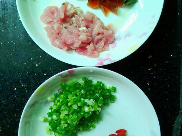 【皮蛋瘦肉粥】步骤3
