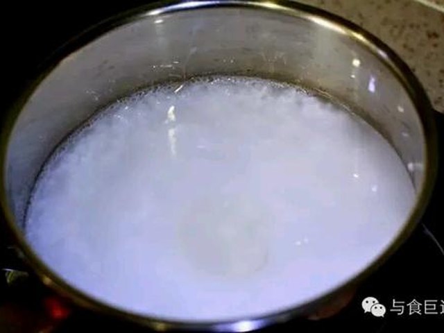【鲜虾砂锅粥】步骤2