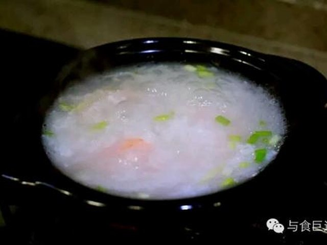 【鲜虾砂锅粥】步骤3