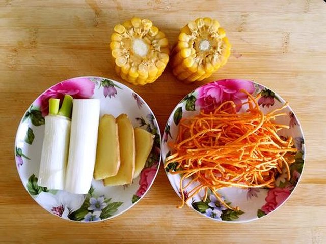 【红豆薏米脊骨汤】步骤2