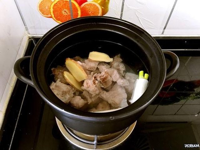 【红豆薏米脊骨汤】步骤4