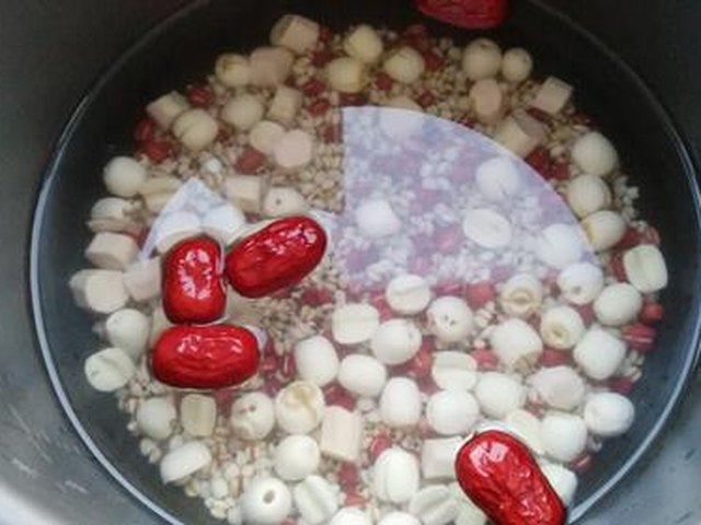 【薏米红豆莲子山药粥】步骤4