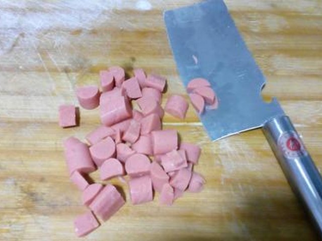 【美味香肠西红柿燕麦粥】步骤1