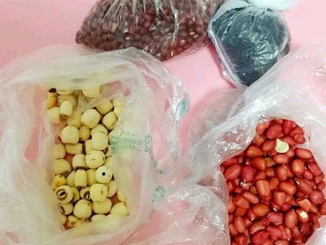 【红豆花生黑米粥】步骤1