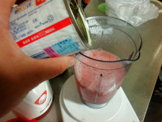【西瓜酸奶沙冰排】步骤3
