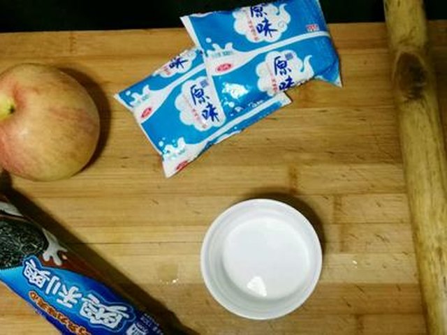 【水果酸奶木糠杯】步骤1