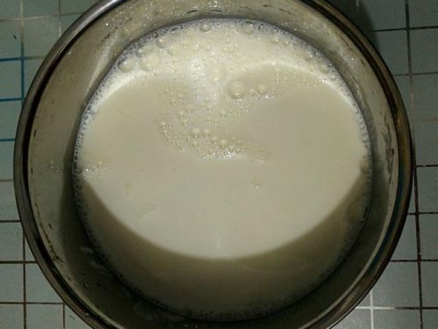 【自制黄桃酸奶】步骤2