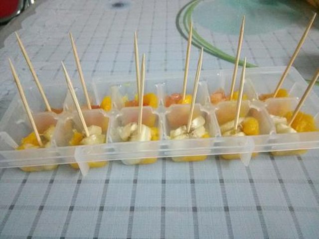 【酸奶水果棒】步骤4