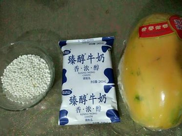 【牛奶红豆木瓜西米露】步骤1
