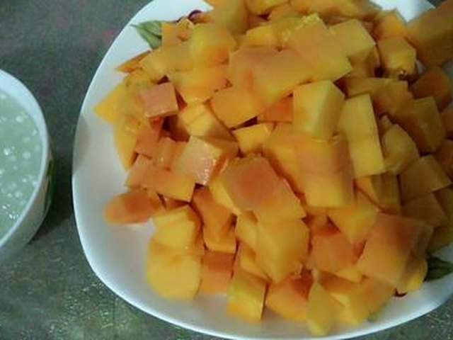 【牛奶红豆木瓜西米露】步骤2