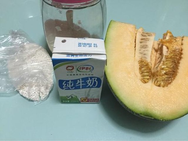 【哈密瓜西米露】步骤1
