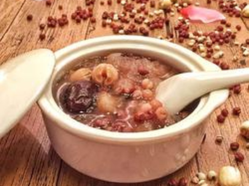 薏米莲子银耳羹