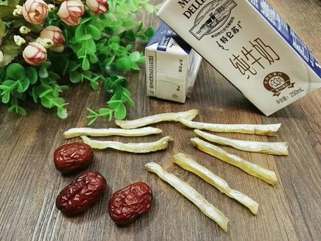 【鱼胶炖牛奶甜品】步骤1