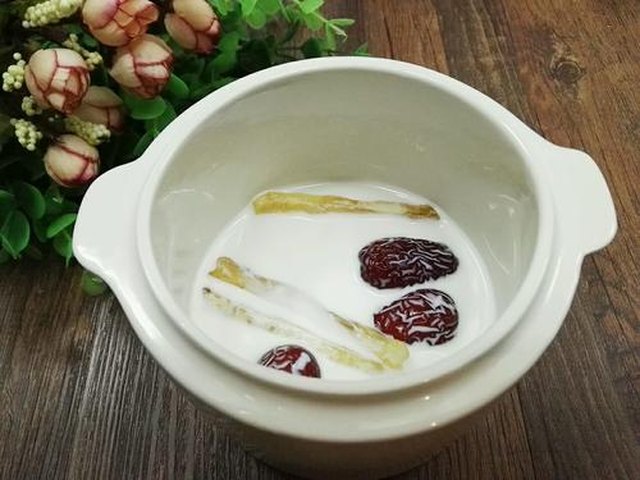 【鱼胶炖牛奶甜品】步骤2