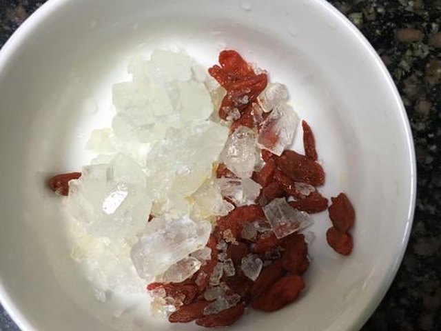 【冰糖雪耳莲子糖水】步骤4