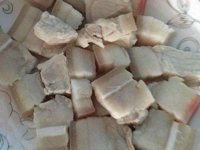 【猪肉白菜粉丝煲】步骤2