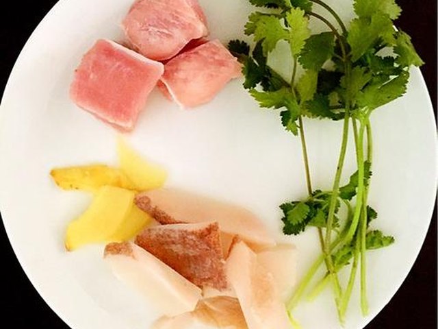 【海底椰响螺瘦肉汤】步骤2