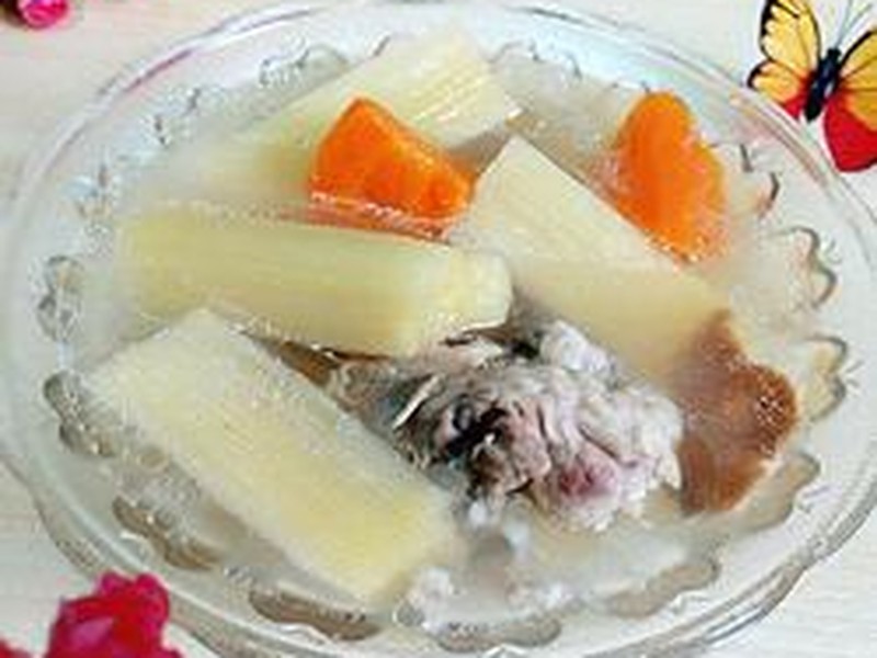 竹蔗筒骨汤