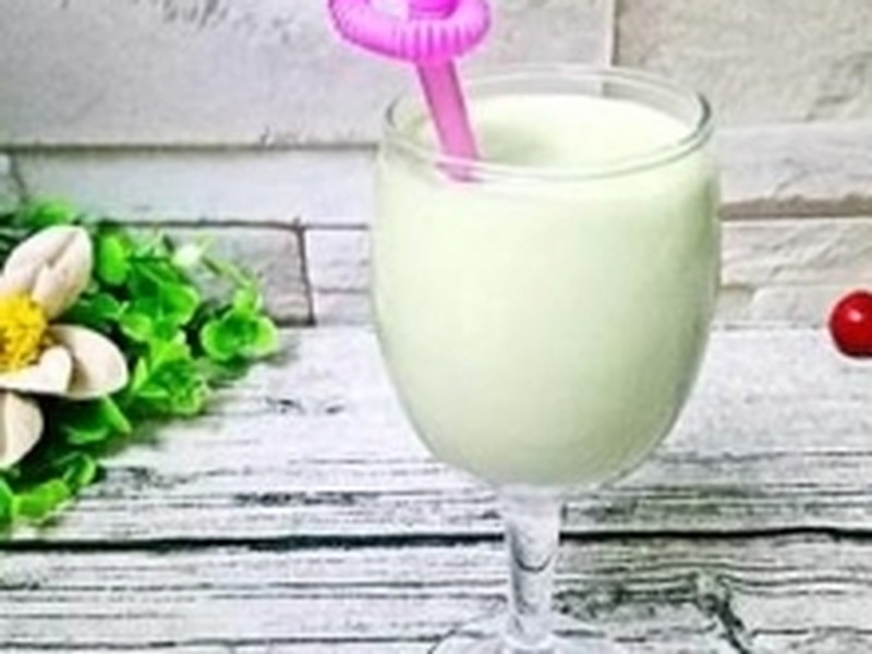 蜂蜜牛油果奶昔
