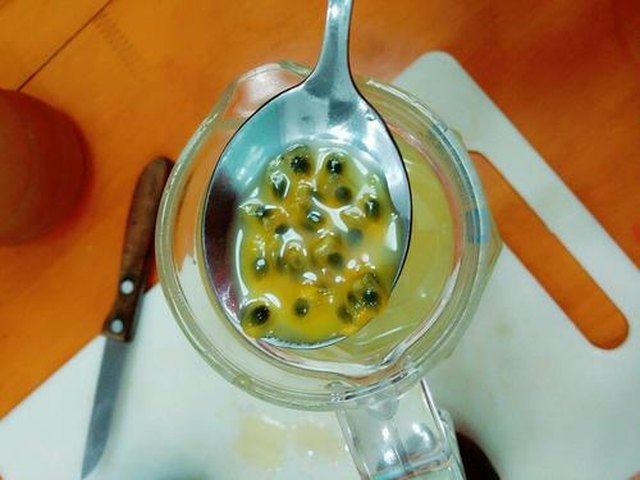 【蜂蜜百香果饮】步骤3