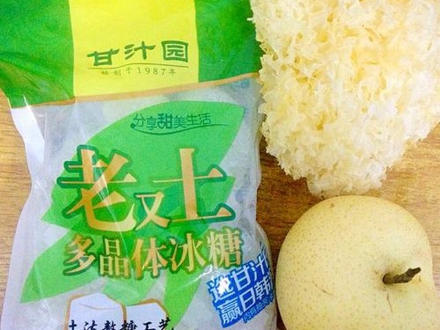 【银耳雪梨汤】步骤1
