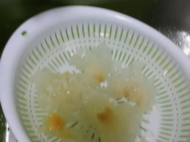 【银耳莲子红枣 汤】步骤2
