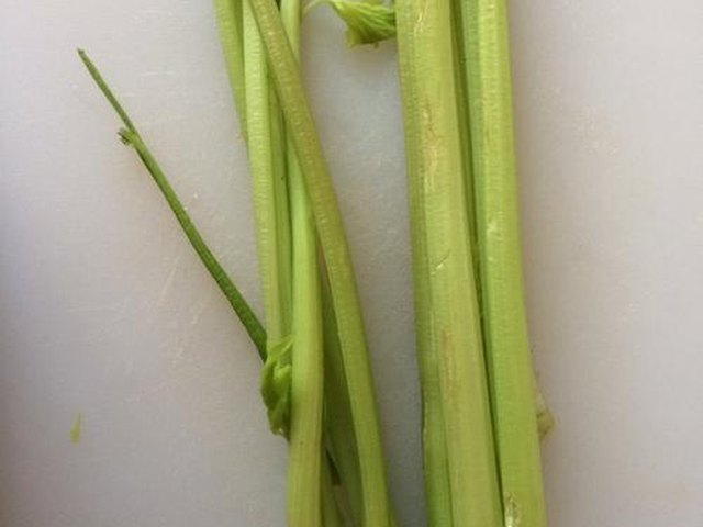 【蜂蜜芹菜汁】步骤1