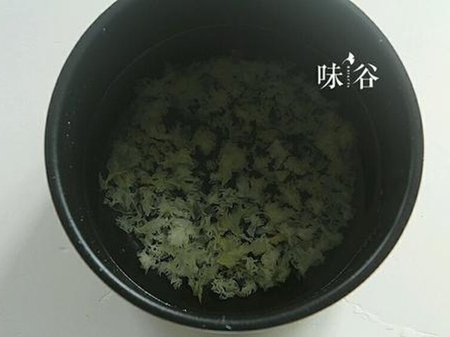 【桂园莲子银耳糖水】步骤3