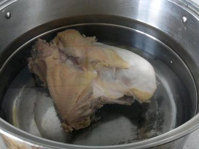 【当归枸杞炖鸡】步骤2