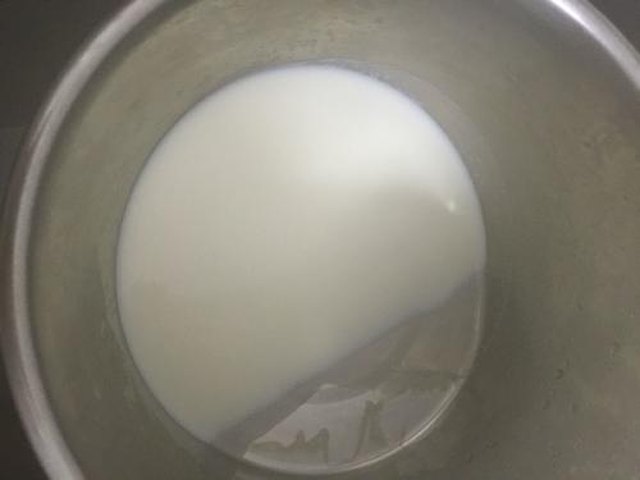 【香蕉乳酪慕斯】步骤1