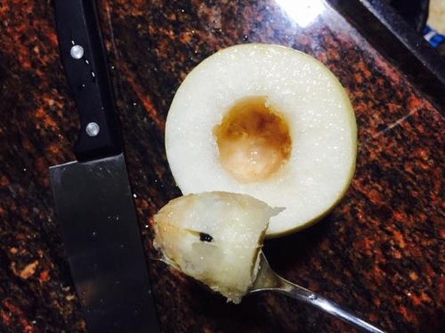 【雪梨炖蜜糖】步骤3
