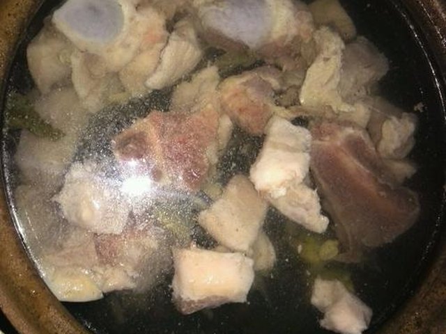 【猪骨菜干汤】步骤4