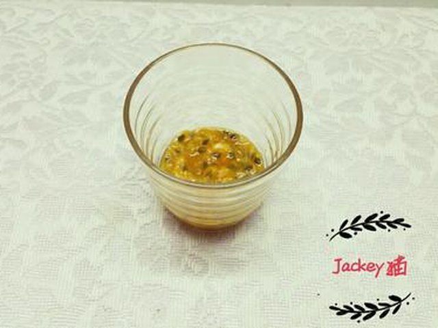 【百香果汁】步骤3