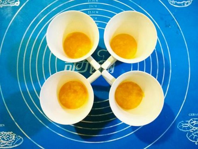 【巧克力芒果拉花酸奶杯】步骤4