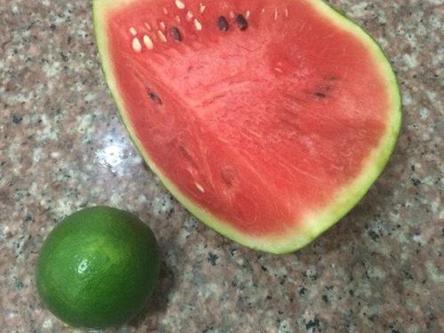 【西瓜青柠饮】步骤1