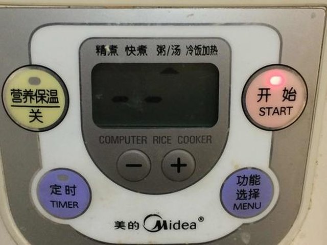【桃胶养肝汤】步骤3制作图解