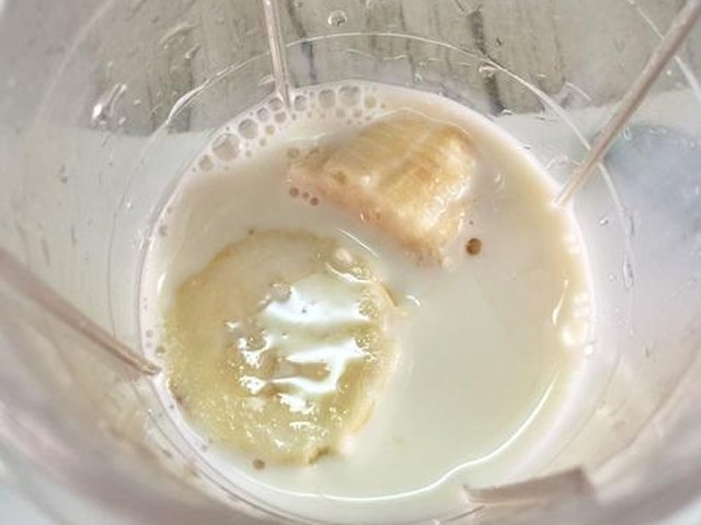 【棉花糖可可香蕉奶昔】步骤3